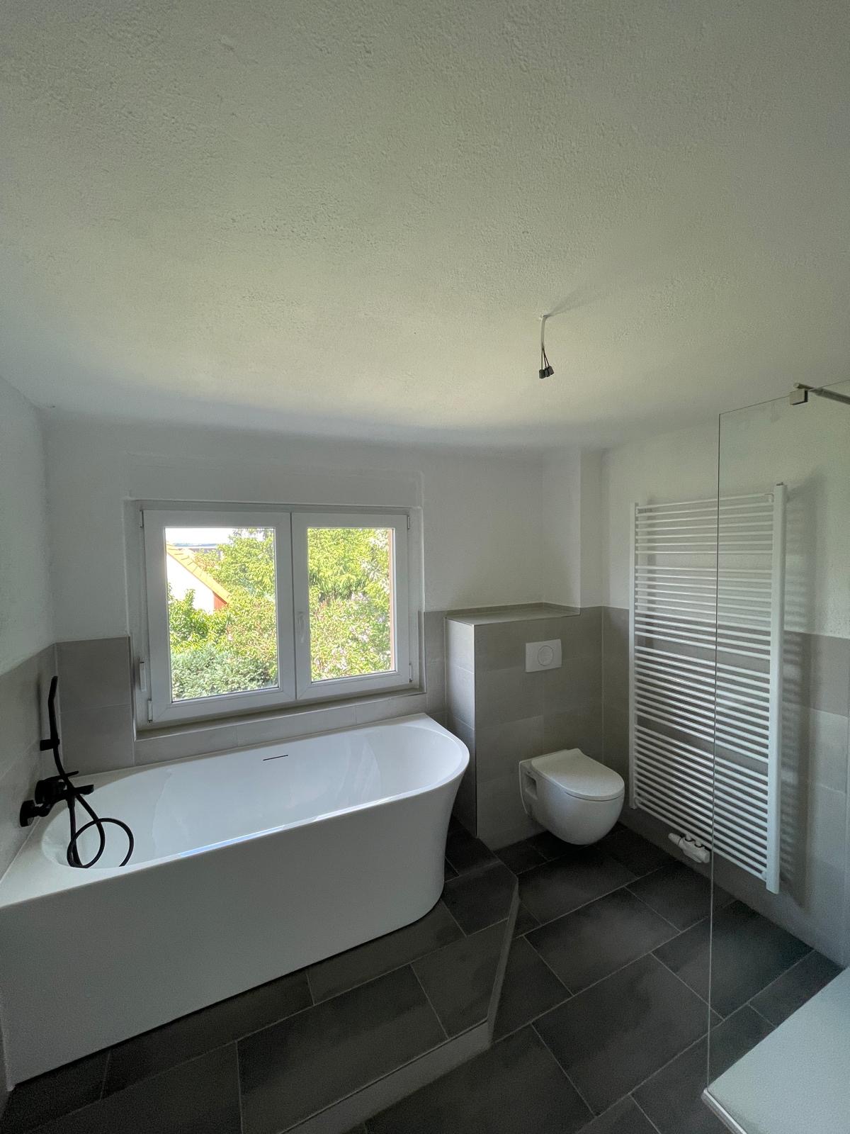 Badezimmer_Wanne_Coswig_Einfamilienhaus